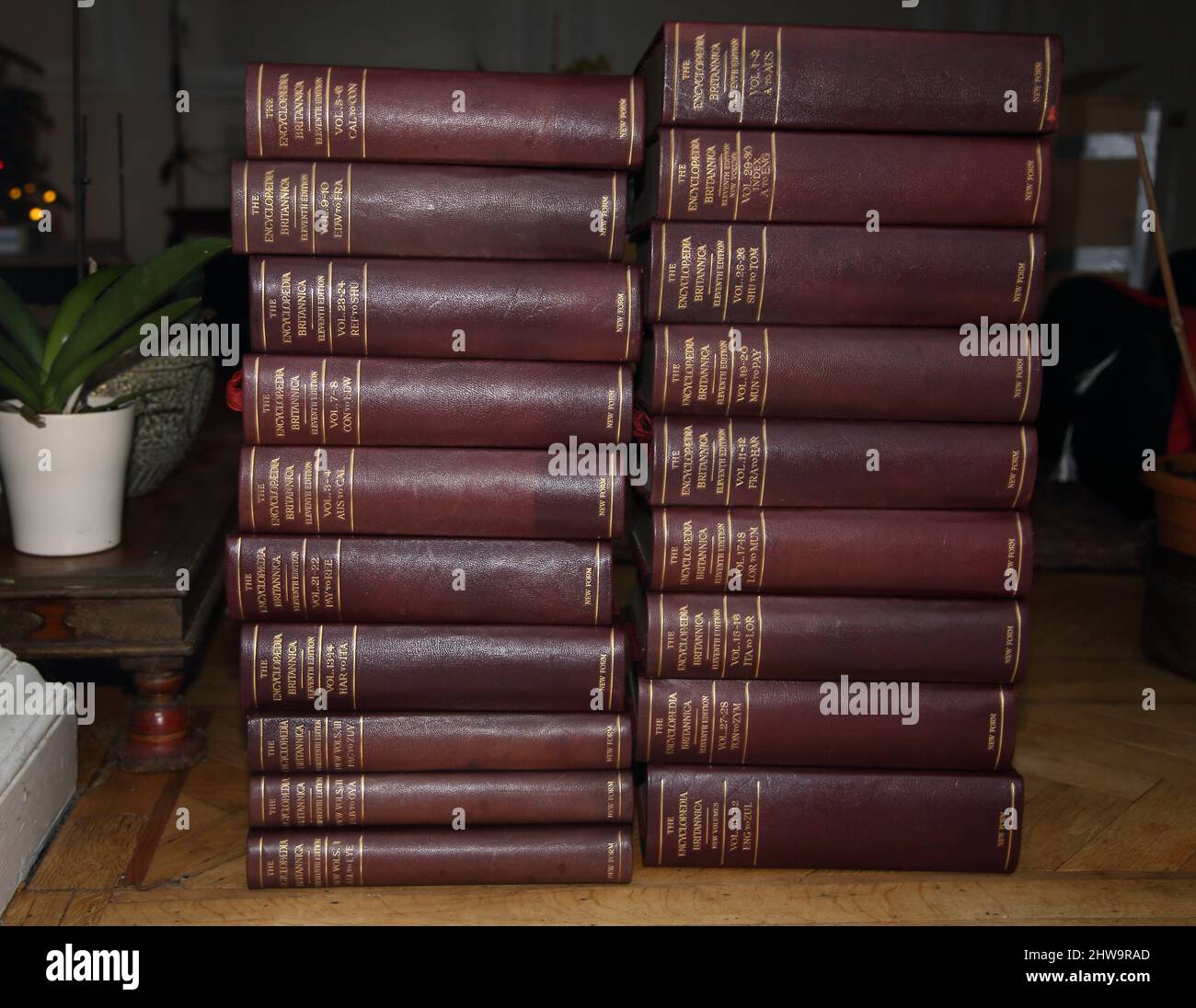Bände der Leather Bound Encyclopedia Britannica 11. Edition Series Stockfoto