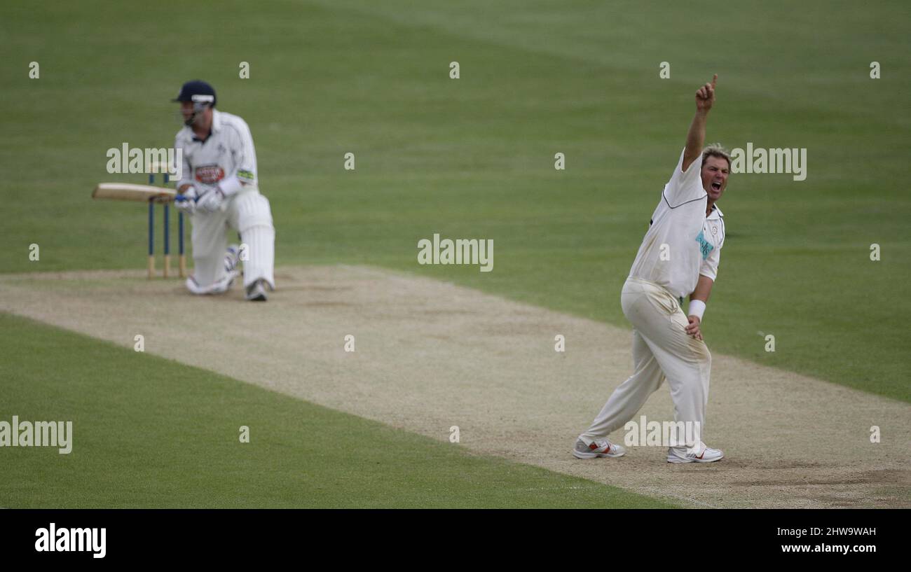 Shane Warne appelliert während des Kents County Championship-Spiels gegen Hampshire auf dem St Lawrance Ground, Canterbury, Kent, am 25.. Mai 2007, an das Dickicht von Darren Stevens. Stockfoto