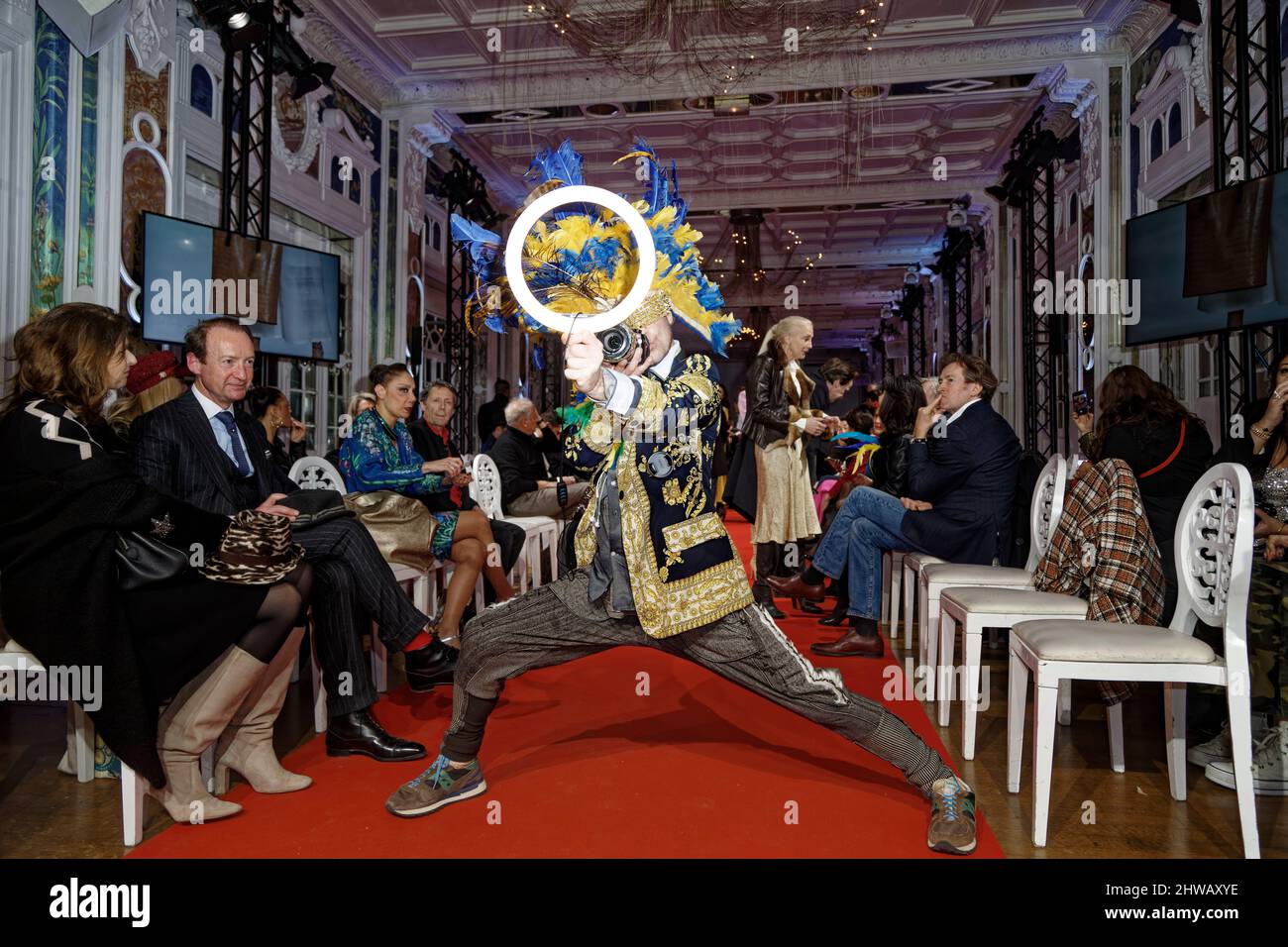 Paris, Frankreich. 03. März 2022. Cedric Dody Chotel nimmt an der Grace Moon Fashion Show im Rahmen der Paris Fashion Week im Salon des Miroirs Teil. Stockfoto