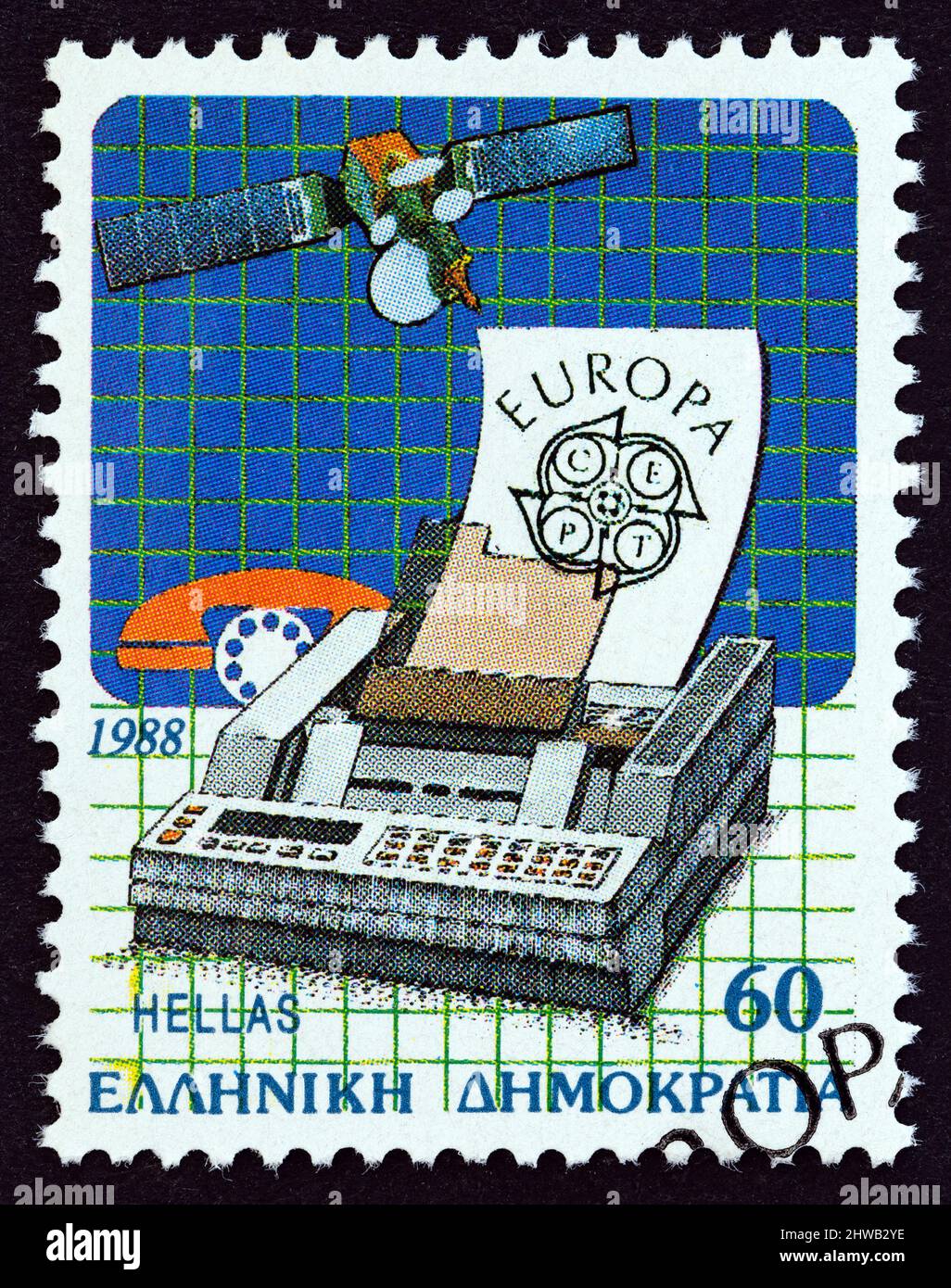 GRIECHENLAND - UM 1988: Eine in Griechenland gedruckte Marke aus der 'Europa. Das Problem Transport and Communications zeigt Satelliten- und Faxgeräte, um 1988. Stockfoto