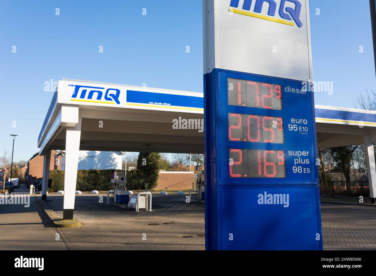 Steigende Kraftstoffpreise in den Niederlanden während des Krieges 2022 Stockfoto