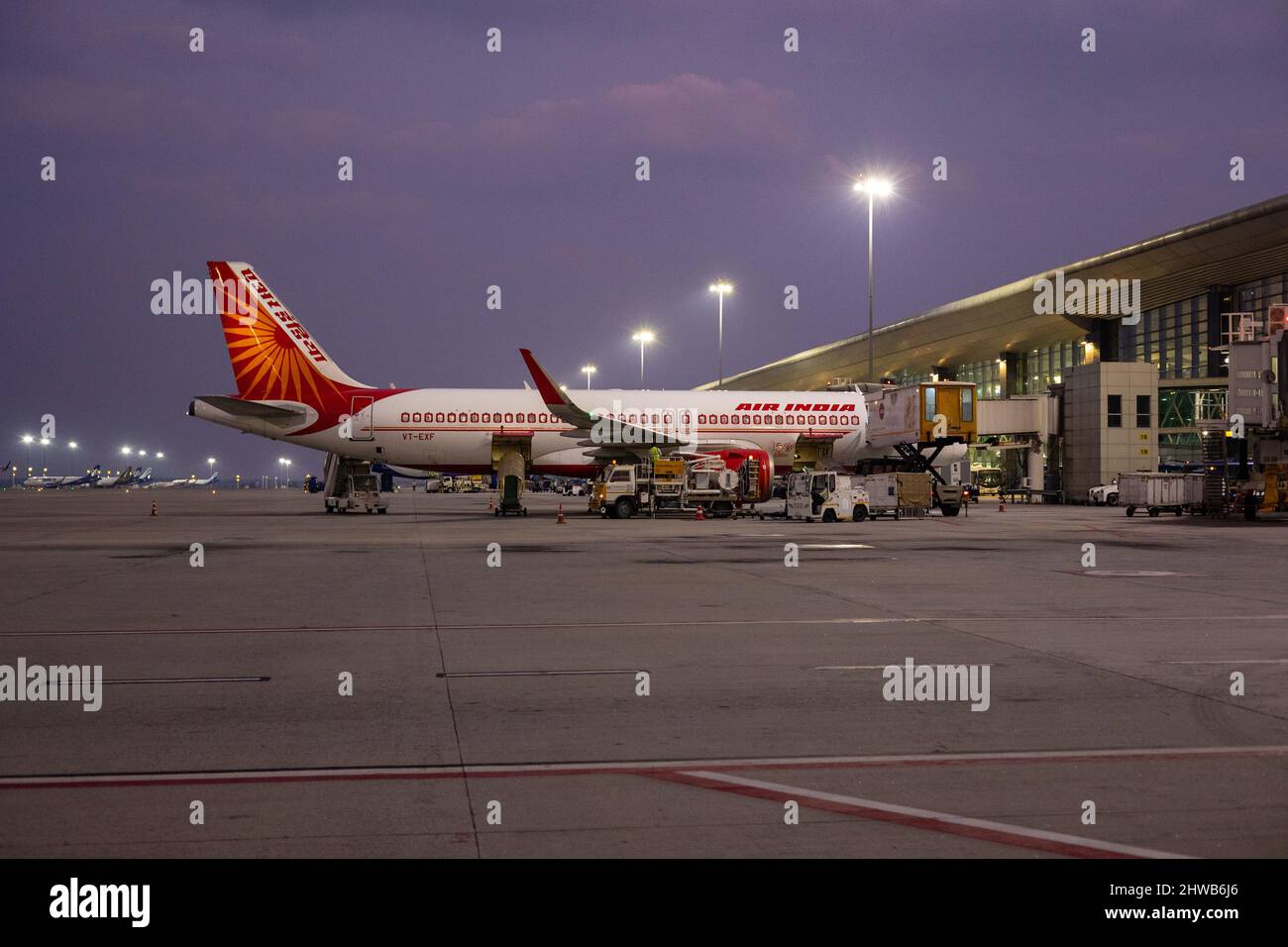 Der Air India Airbus A320 Neo wird Routineprüfungen unterzogen und bereitet sich auf den Abflug am internationalen Flughafen Kempegowda, Devanahalli, Bangalore, vor. Stockfoto
