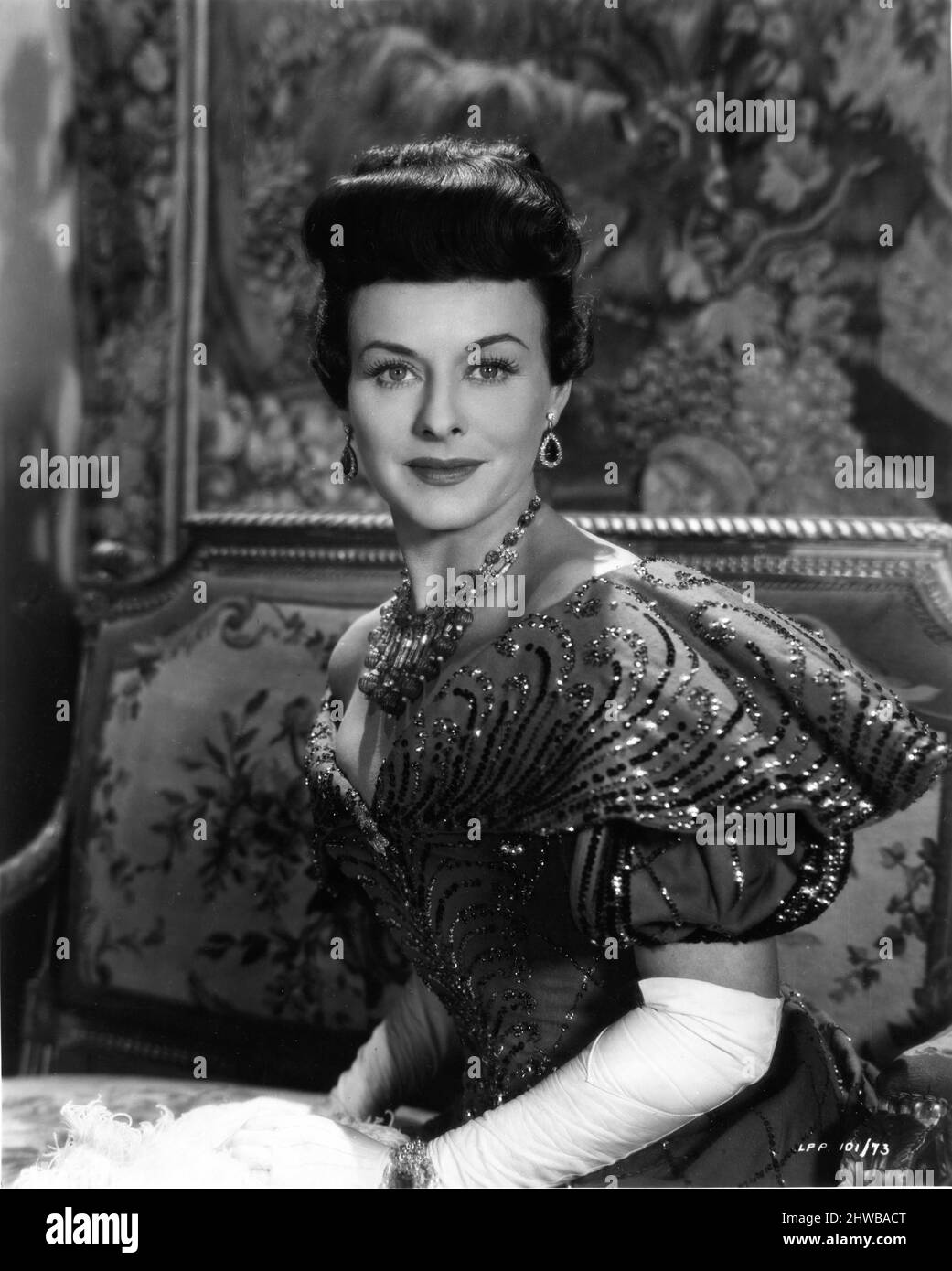 PAULETTE GODDARD Portrait in AN IDEAL HUSBAND 1947 Regisseur / Produzent ALEXANDER KORDA spielt Oscar Wilde Drehbuch Lajos Biro Kostümdesign Cecil Beaton Bühnenbildner Vincent Korda London Film Productions / British Lion Film Corporation Stockfoto
