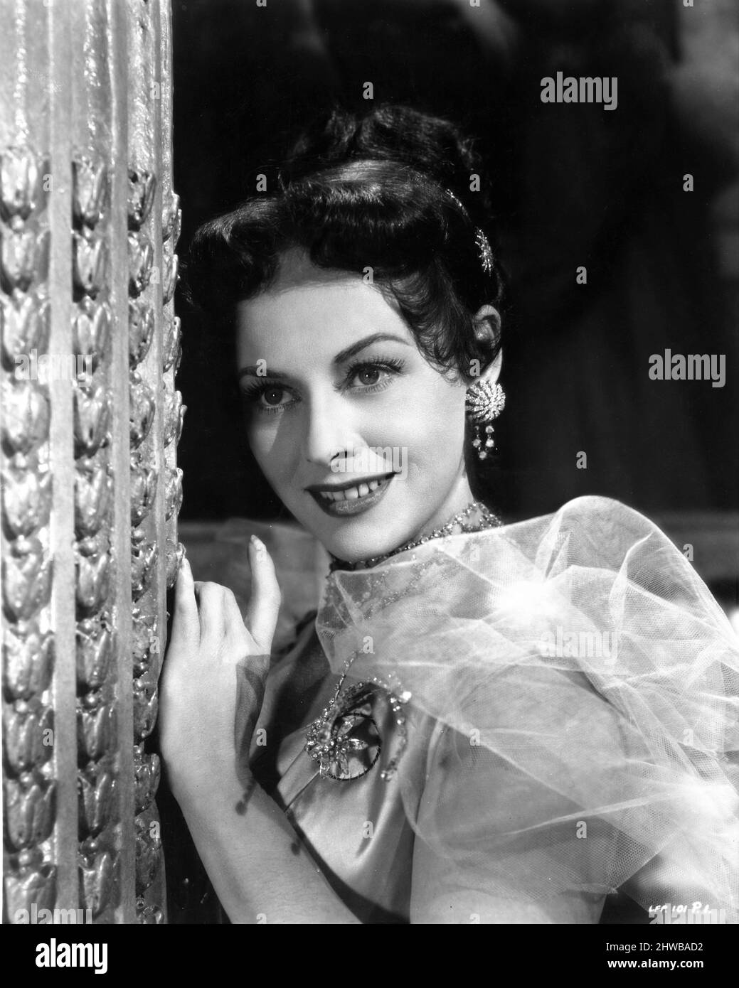 PAULETTE GODDARD Portrait in AN IDEAL HUSBAND 1947 Regisseur / Produzent ALEXANDER KORDA spielt Oscar Wilde Drehbuch Lajos Biro Kostümdesign Cecil Beaton Bühnenbildner Vincent Korda London Film Productions / British Lion Film Corporation Stockfoto