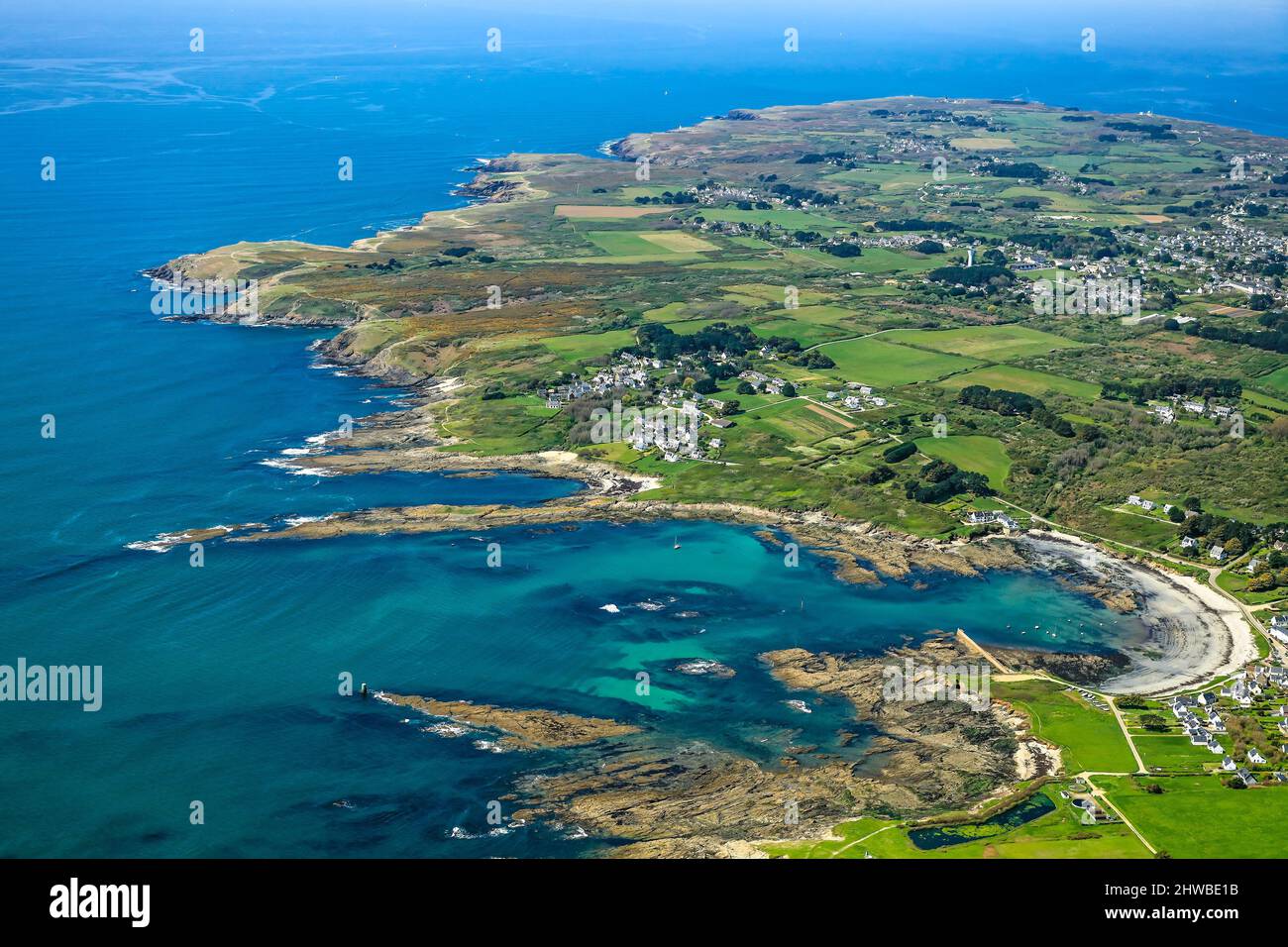Frankreich. Bretagne. Morbihan (56) Golf von Biskaya. Insel Groix. Luftaufnahme des Hafens von Locmaria Stockfoto