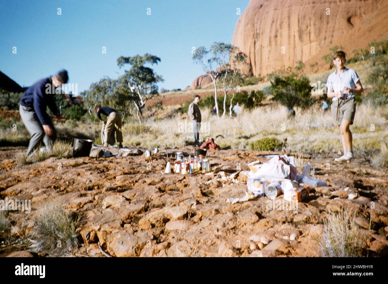 Melbourne Grammar School Expedition, Northern Territory, Australien in 1956 Jungen in den Olgas, Kata Tjuta Stockfoto