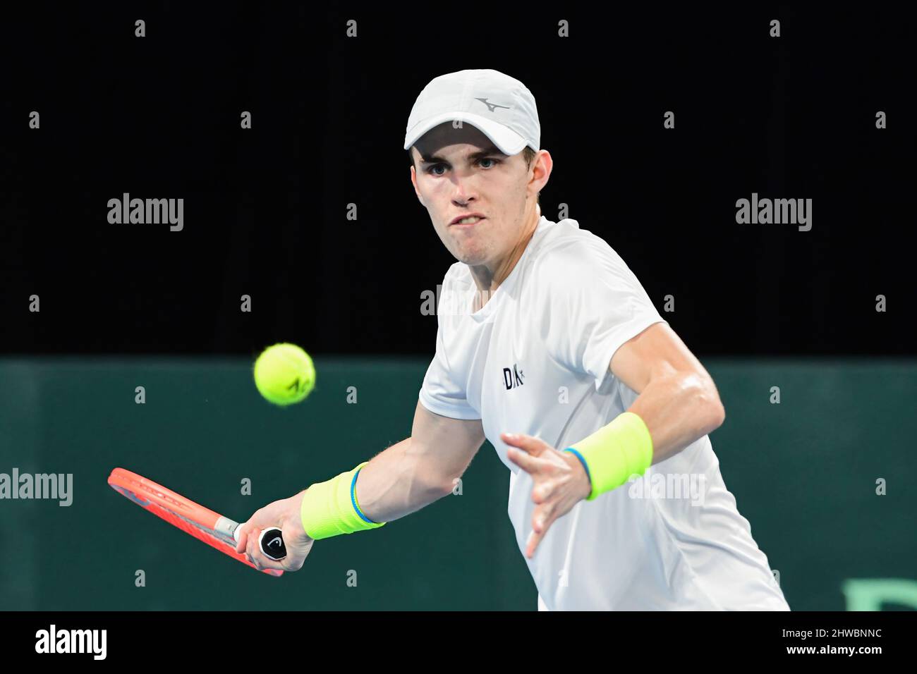 Sydney Olympic Park, Australien. 05. März 2022. Zsombor Piros aus Ungarn in Aktion während der Davis Cup Qualifying Round 2022 gegen Thanasi Kokkinakis aus Australien im Ken Rosewell Stadium. Endergebnis: Thanasi Kokkinakis 2:0 Zsombor Piros. Kredit: SOPA Images Limited/Alamy Live Nachrichten Stockfoto