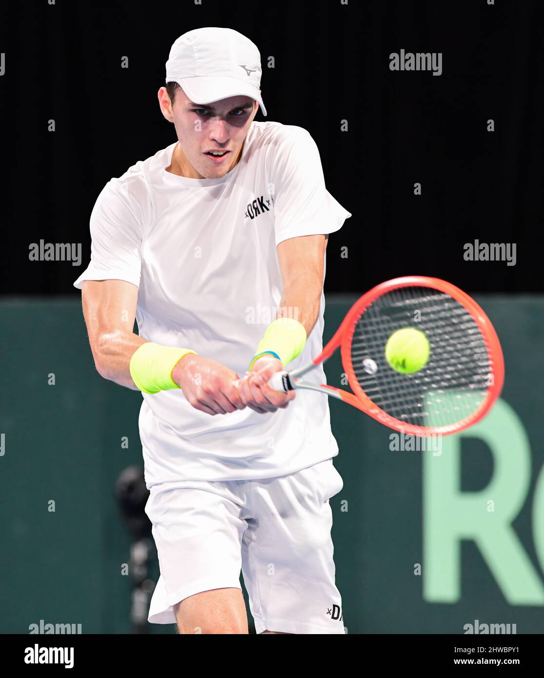 Zsombor Piros aus Ungarn in Aktion während der Davis Cup Qualifying Round 2022 gegen Thanasi Kokkinakis aus Australien im Ken Rosewell Stadium. Endergebnis: Thanasi Kokkinakis 2:0 Zsombor Piros. (Foto von Luis Veniegra / SOPA Images/Sipa USA) Stockfoto