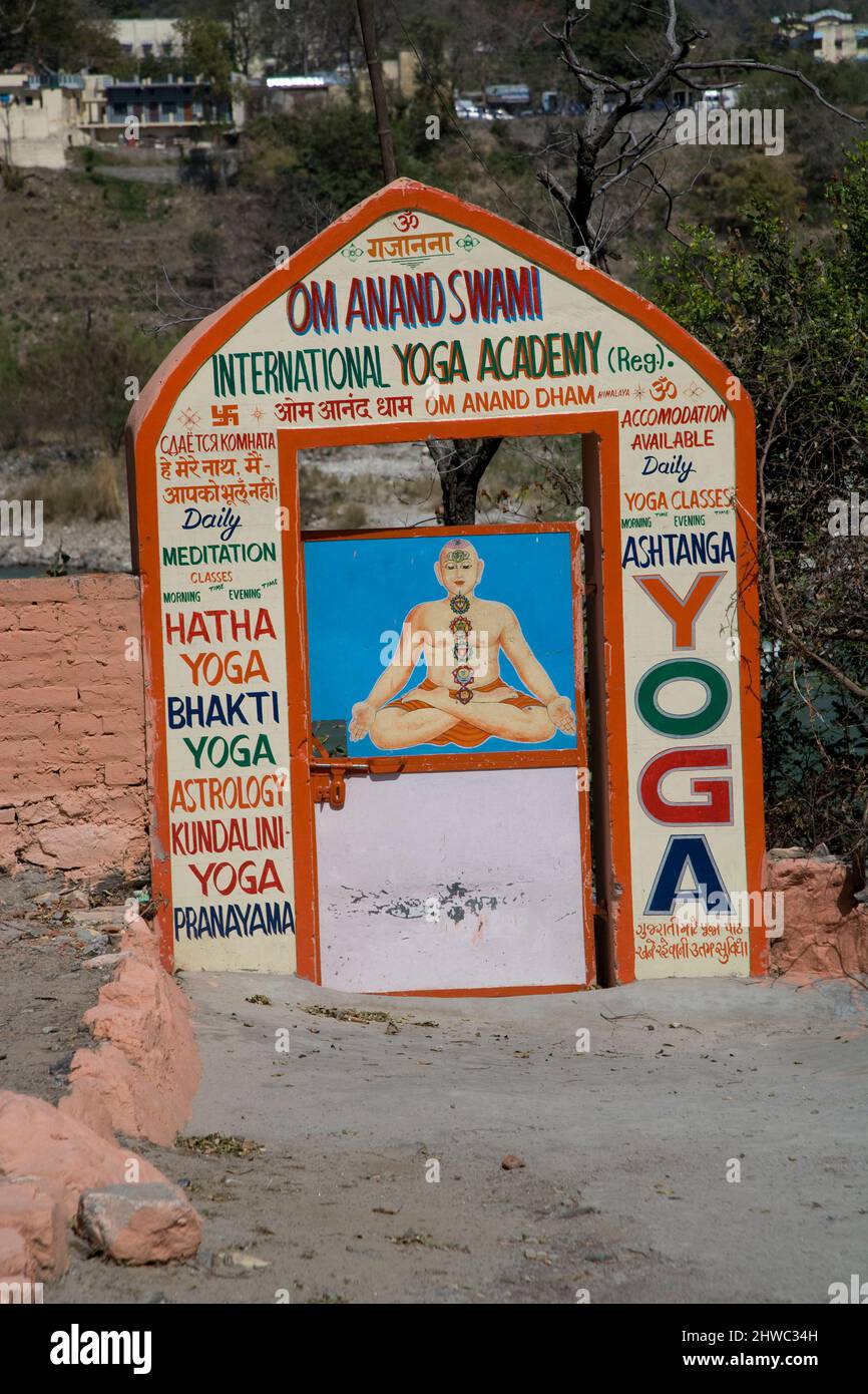 Chakra Illustration an der Tür in Rishikesh, Indien, Yoga, authentisch Stockfoto