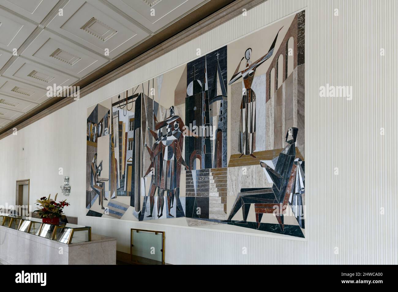 13. Juli 2021 - Wien, Österreich: Interieur der Wiener Staatsoper. Die Wiener Staatsoper produziert 50-70 Opern und Ballette in rund 300 Vorstellungen pe Stockfoto