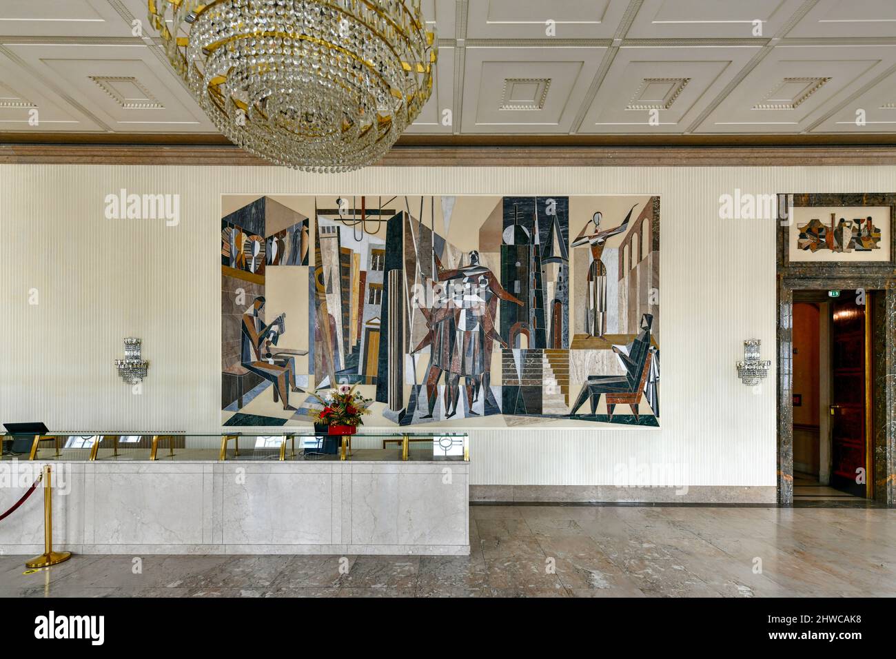 13. Juli 2021 - Wien, Österreich: Interieur der Wiener Staatsoper. Die Wiener Staatsoper produziert 50-70 Opern und Ballette in rund 300 Vorstellungen pe Stockfoto