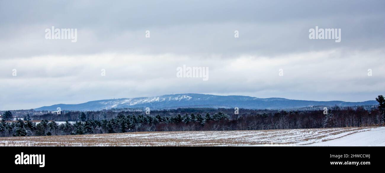 Granite Peak Skigebiet im Rib Mountain Park Wausau, Wisconsin im November, Panorama Stockfoto