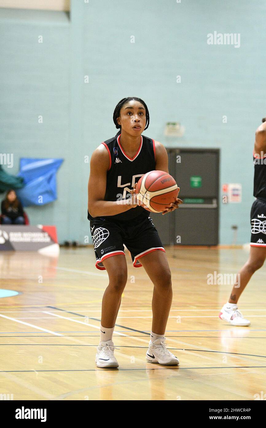 London, Großbritannien. 05. März 2022. Stephanie Umeh (31 London Lions) bereitet sich darauf vor, während der WBBL Trophy - Halbfinale 1. Leg Fixture zwischen London Lions und Nottingham Wildcats an der University of East London - London, England, von der Freiwurflinie aus zu schießen. Kredit: SPP Sport Pressefoto. /Alamy Live News Stockfoto