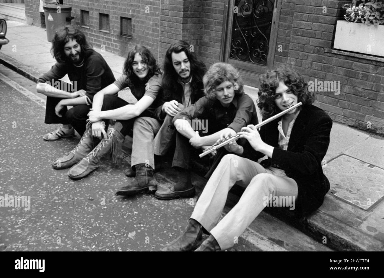 Pop-Gruppe „Supertramp“, abgebildet auf dem Bruton Place, London. L an R, Richard Davies, Roger Hodgson, Richard Palmer, Robert Millar und David Winthrop. 12.. August 1970. Stockfoto