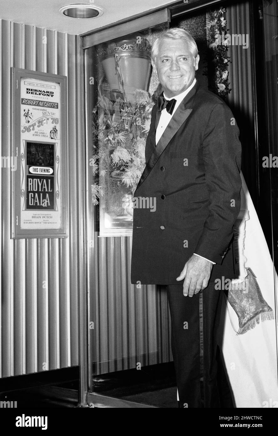 Gala-Auftritt zugunsten des World Wild Life Fund beim „Talk of the Town“. Cary Grant kommt am 18.. November 1970 an. Stockfoto