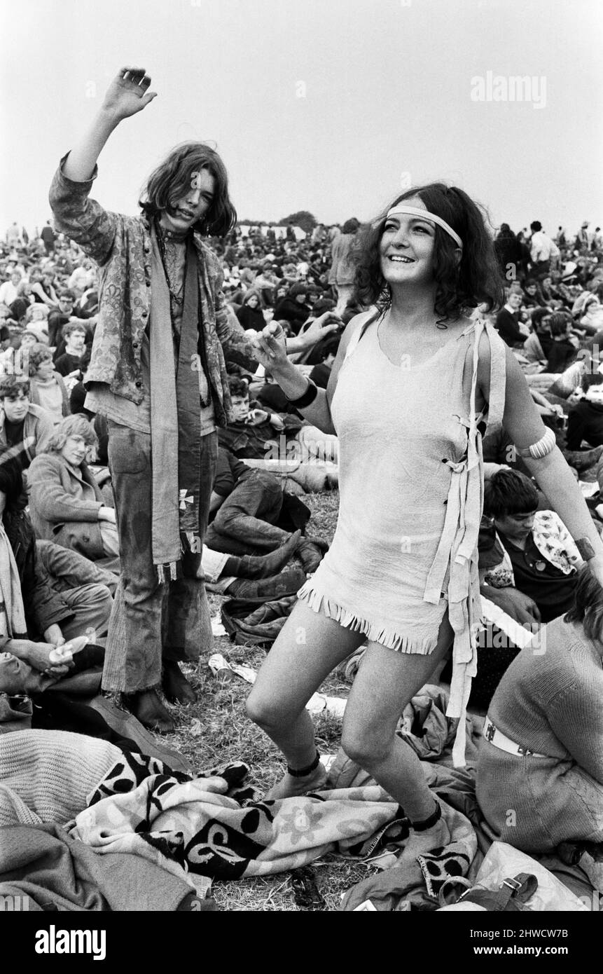 Hippie-Paare tanzen beim Isle of Wight Festival. 30.. August 1969. Stockfoto