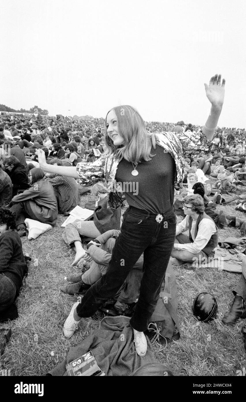Hippy Girl tanzt beim Isle of Wight Festival 30.. August 1969. Stockfoto