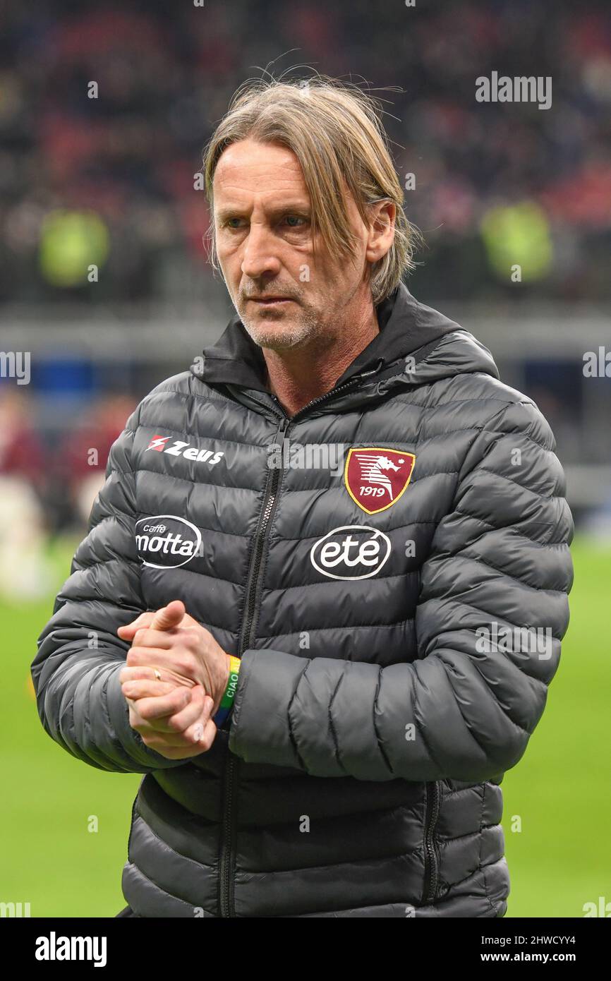 Mailand, Italien. 04. März 2022. Manager Davide Nicola von Salernitana sah in der Serie Ein Spiel zwischen Inter und Sassuolo bei Giuseppe Meazza in Mailand. (Foto: Gonzales Photo/Alamy Live News Stockfoto