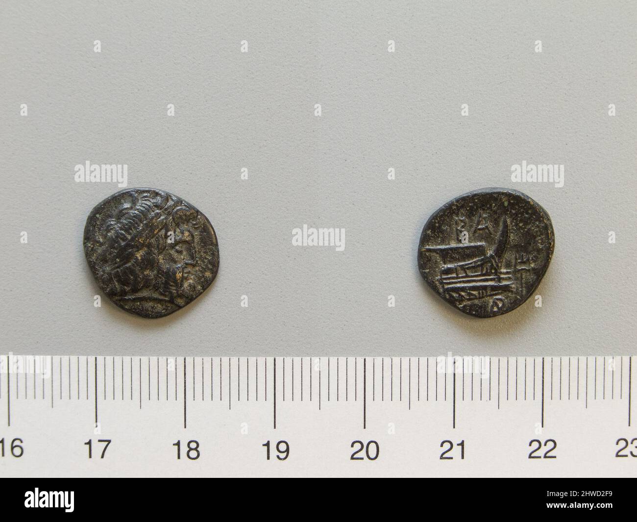 Bronze-Hälfte von Demetrius Poliorcetes, König von Makedonien aus Karien. Herrscher: Demetrius I., Poliorcetes, König von Mazedonien, 337–283 v. Chr., regiert 294–288 Münzstätte: Caria Künstler: Unbekannt Stockfoto