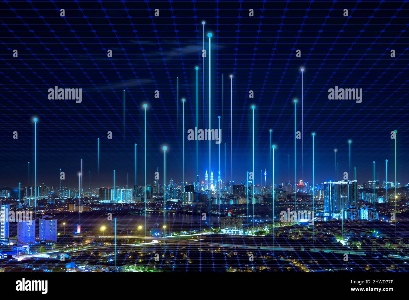 Abstrakte digitale Signatur über Nacht Stadt Hintergrund. 5G Konzept. Stockfoto