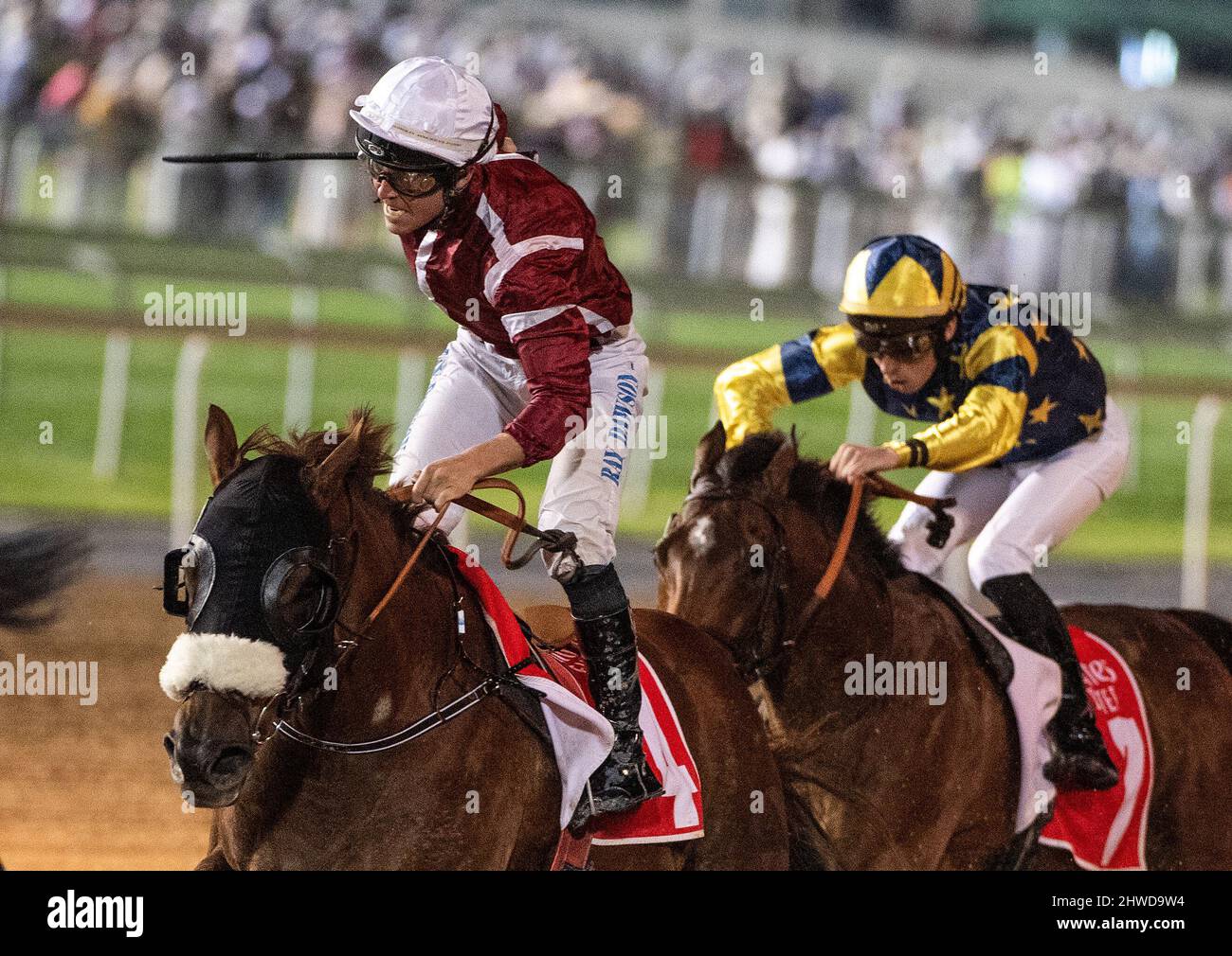 Dubai, SIND. 5. März 2022. EASTERN WORLD mit Jockey RAY DAWSON gewinnt G3 Mahab Al Shimaal über 1200m (6 Furlongs) während des Super Saturday auf der Meydan Racecourse in Dubai, Vereinigte Arabische Emirate, 5. März 2022. (Bild: © Martin Dokoupil/ZUMA Press Wire) Bild: ZUMA Press, Inc./Alamy Live News Stockfoto