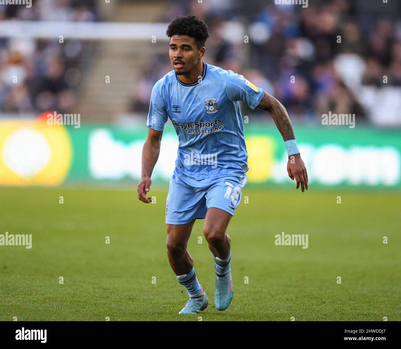 Swansea, Großbritannien. 05. März 2022. Ian Maatsen #18 von Coventry City während des Spiels in Swansea, Vereinigtes Königreich am 3/5/2022. (Foto von Mike Jones/News Images/Sipa USA) Quelle: SIPA USA/Alamy Live News Stockfoto