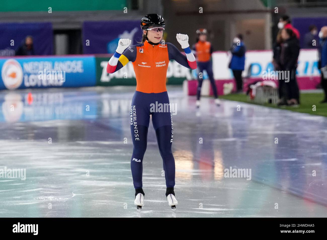 HAMAR, NORWEGEN - 5. MÄRZ: Femke Kok aus den Niederlanden nach dem Wettkampf im Damen-Team-Sprint während der ISU-Eisschnelllauf-Weltmeisterschaften Allround am Vikingskipet am 5. März 2022 in Hamar, Norwegen (Foto by Douwe Bijlsma/Orange Picles) Stockfoto