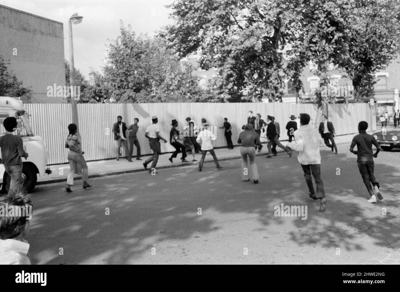 Demonstration der Schwarzen Macht in der Londoner Gegend Paddington und Notting Hill, Sonntag, 9.. August 1970, fand die Demonstration als Reaktion auf wiederholte Polizeirazzien im Mangrove Restaurant statt, das ein wichtiger Treffpunkt der Schwarzen Gemeinde in der Londoner Gegend Notting Hill war. Stockfoto