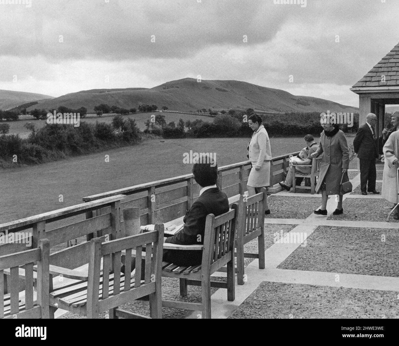 Brecon Beacons Mountain Center, Brecon, Powys, Mid Wales, Donnerstag, 3.. September 1970. Sonnenterrasse Stockfoto