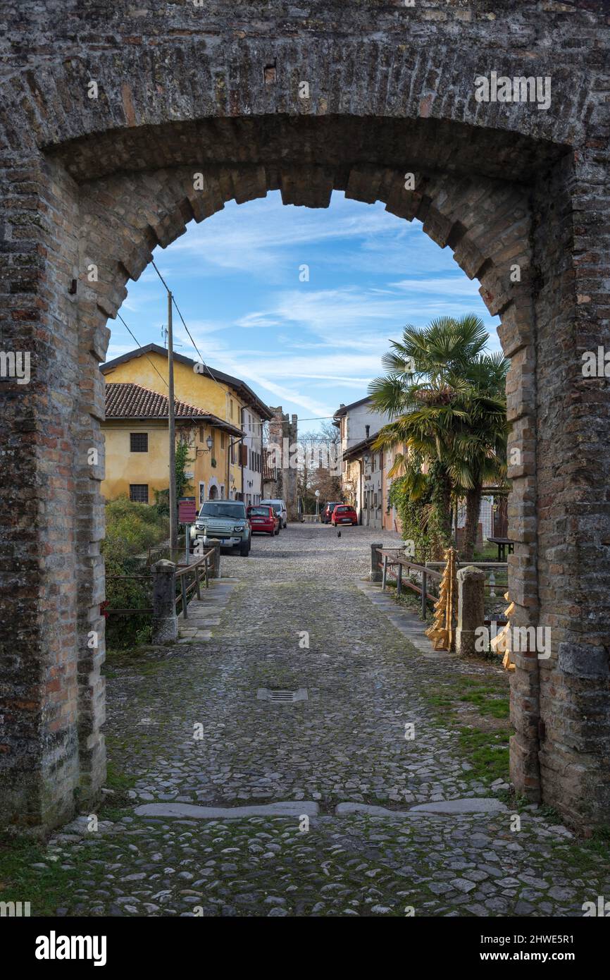 Eingangstor in Strassoldo, Friaul Julisch Venetien, Italien Stockfoto