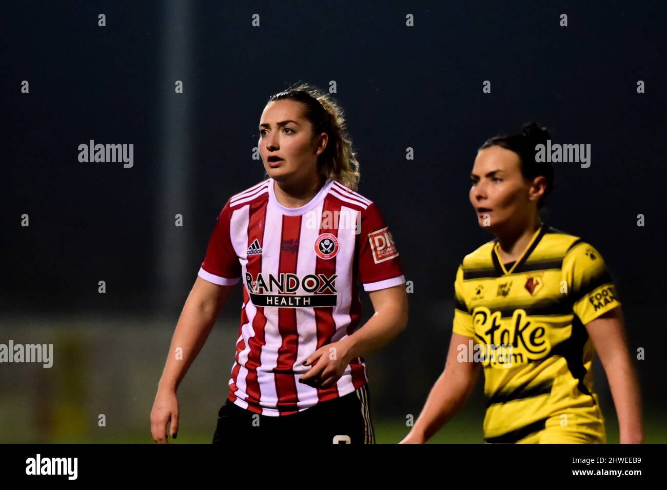 London, Großbritannien. 05. März 2022. Maddy Cusack (8 Sheffield United) während des Fußballspiels der FA Championship League zwischen Watford und Sheffield United im Orbital Fasteners Stadium in Kings Langley, England. Kevin Hodgson /SPP Credit: SPP Sport Press Photo. /Alamy Live News Stockfoto