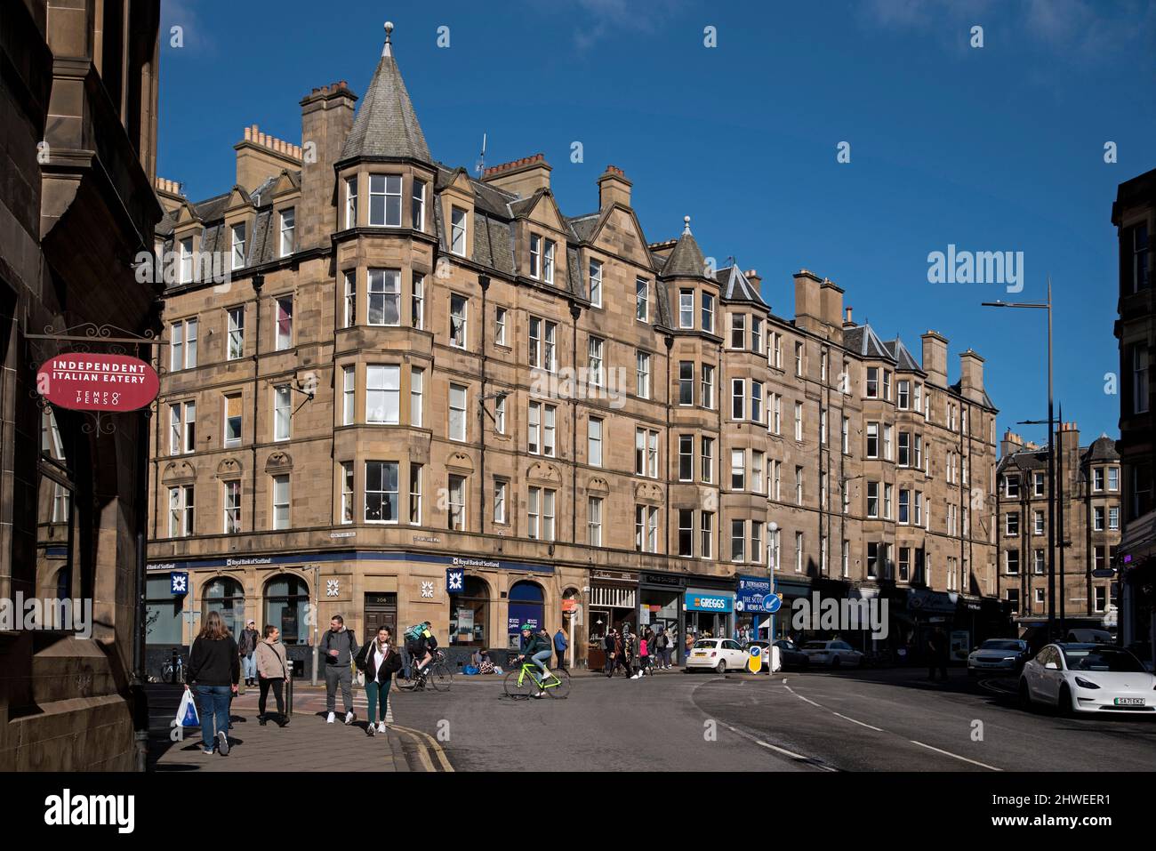Wohn- und Geschäftsimmobilien in gehoblichem Bruntsfield Place, Edinburgh, Schottland, Großbritannien. Stockfoto