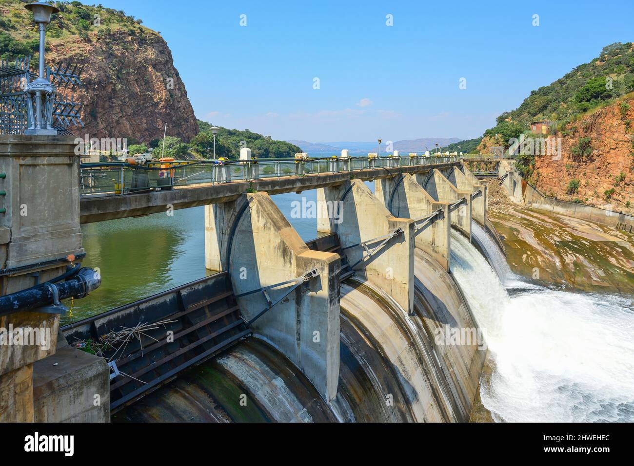 Crest-Gates, Hartbeespoort Dam, Hartbeespoort, North West Province, Südafrika Stockfoto