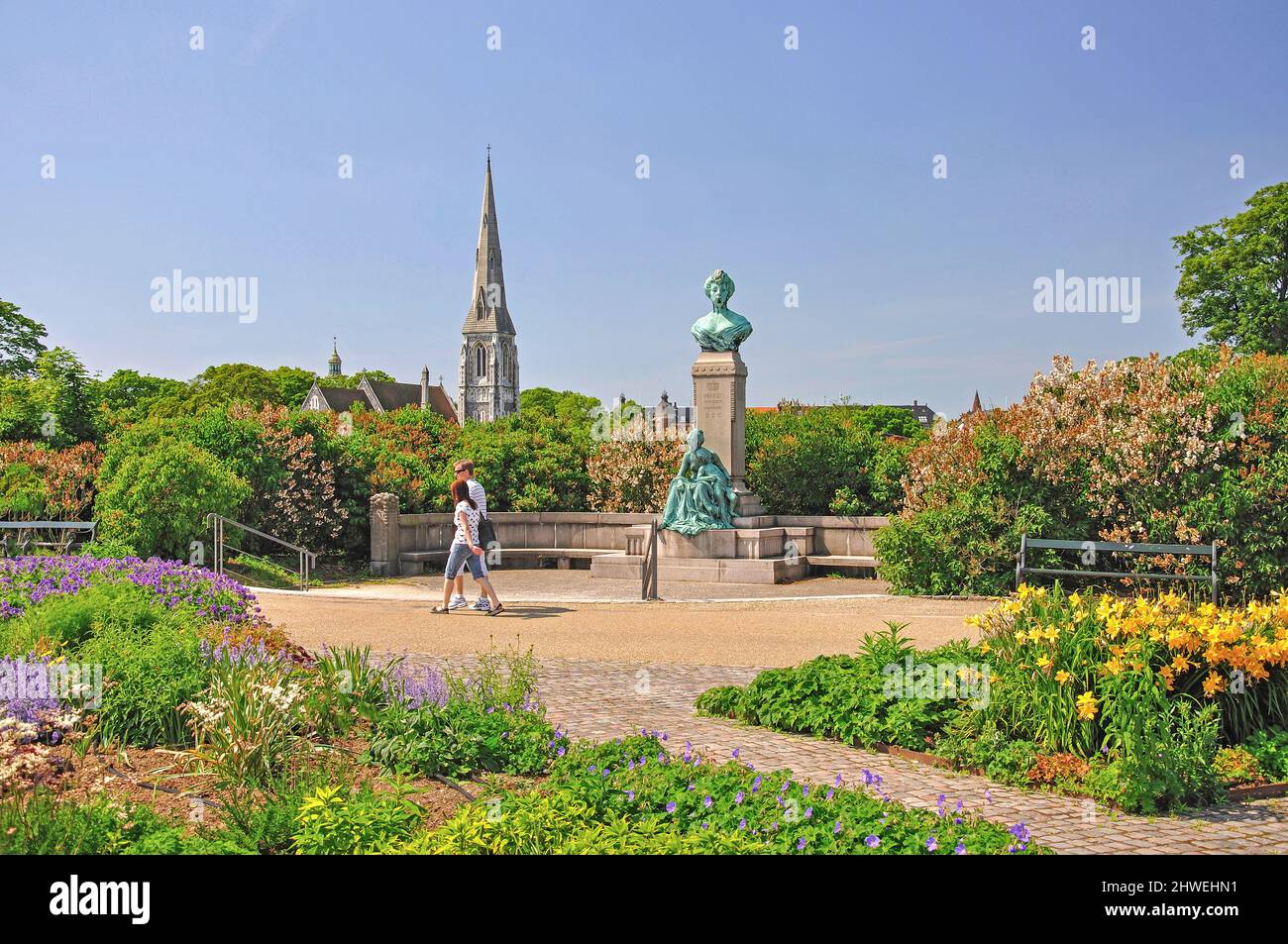 St. Alban's Anglikanische Kirche und Prinzessin Marie Statue, Churchillparken, Kopenhagen (Kobenhavn), Königreich Dänemark Stockfoto