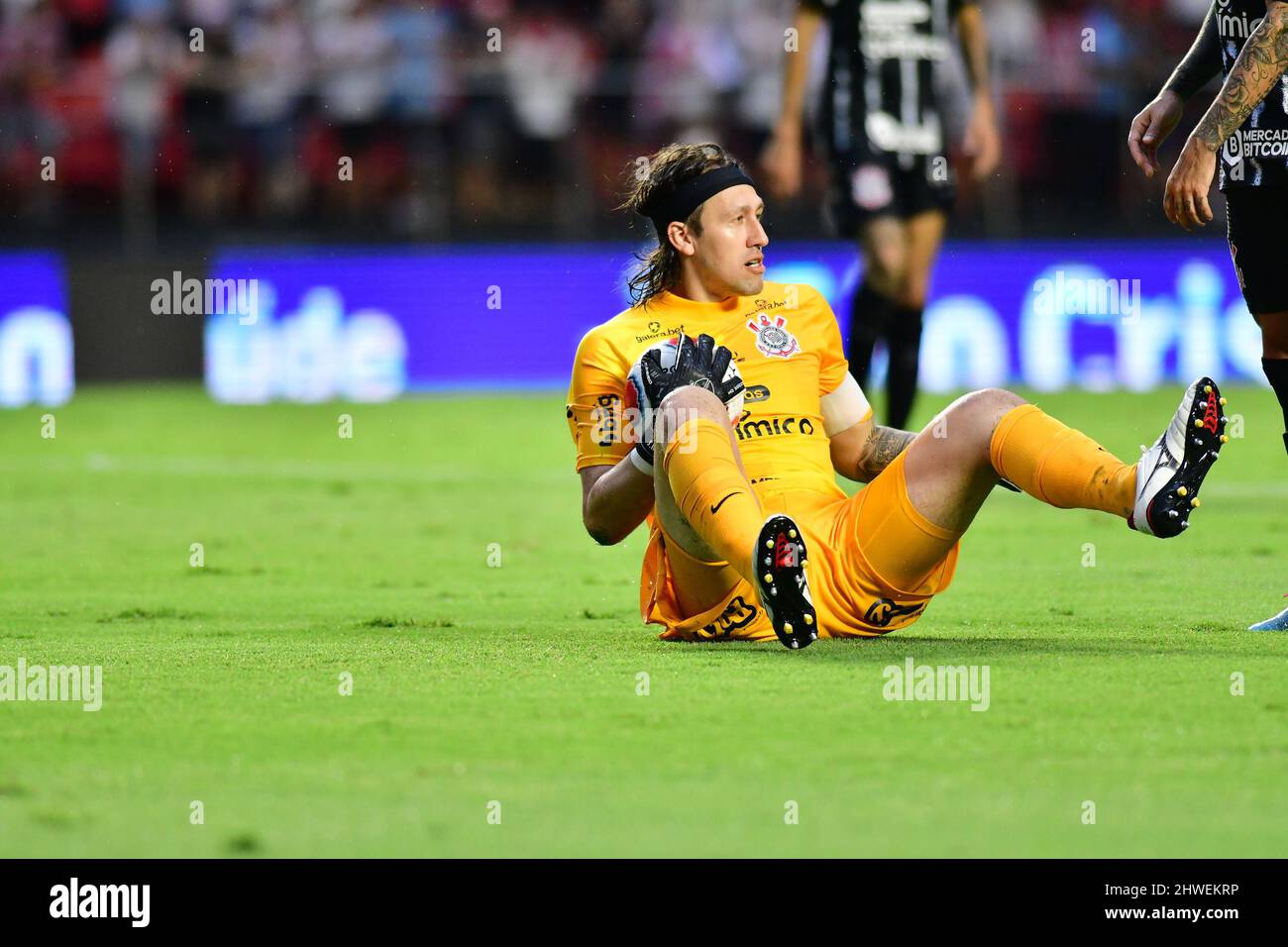 SAO PAULO/SP - 5. MÄRZ: Cássio of Corinthians kontrolliert den Ball während des Spiels Campeonato Paulista A1 zwischen São Paulo und Corinthians im Stadion Cícero Pompeu de Toledo am 5. März 2022 in Sao Paulo, Brasilien. (Foto von Leandro Bernardes/Pximages) Stockfoto