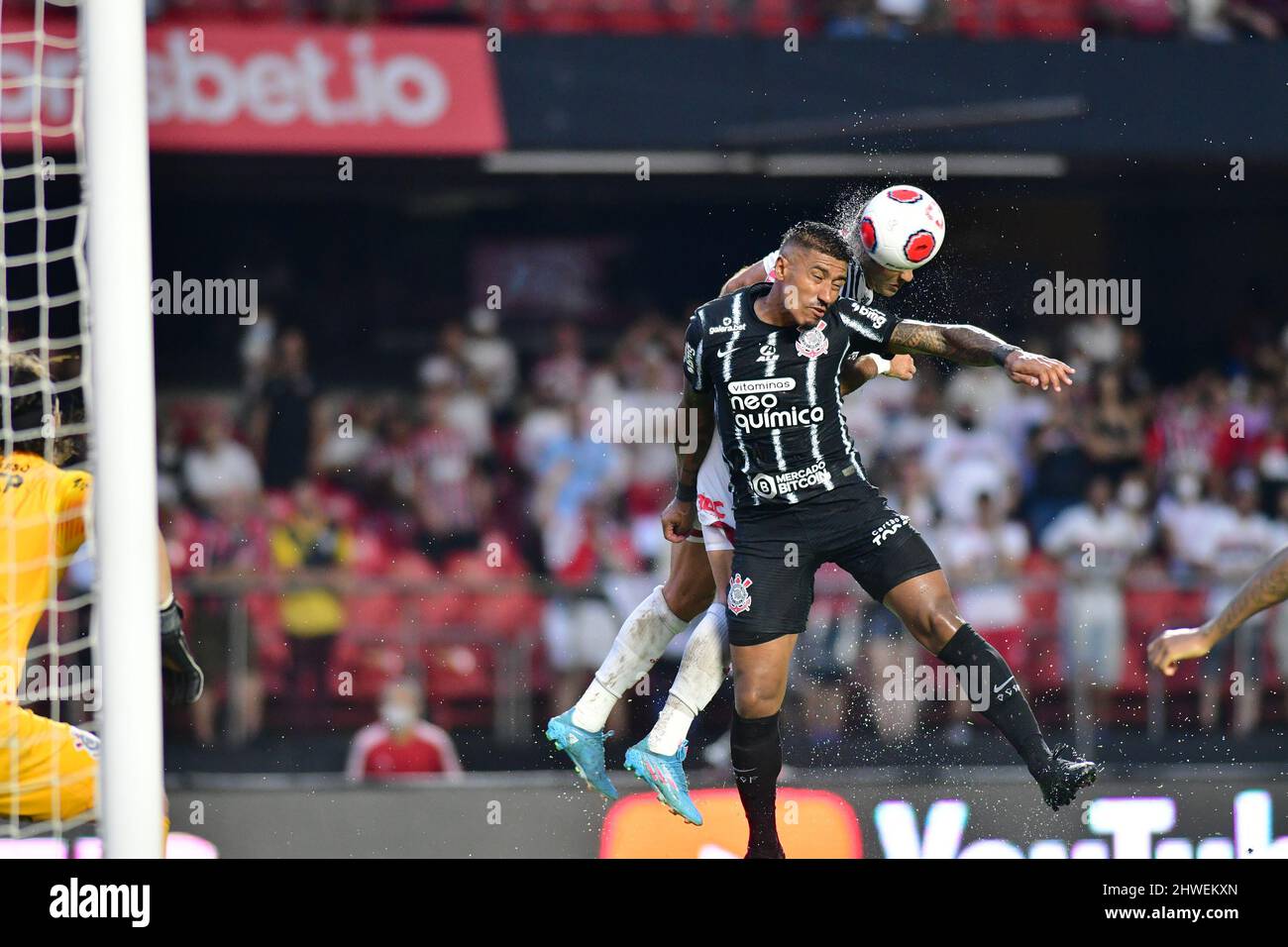 SAO PAULO/SP - 5. MÄRZ: Paulinhos of Corinthians führt den Ball beim Spiel Campeonato Paulista A1 zwischen São Paulo und Corinthians im Stadion Cícero Pompeu de Toledo am 5. März 2022 in Sao Paulo, Brasilien. (Foto von Leandro Bernardes/Pximages) Stockfoto