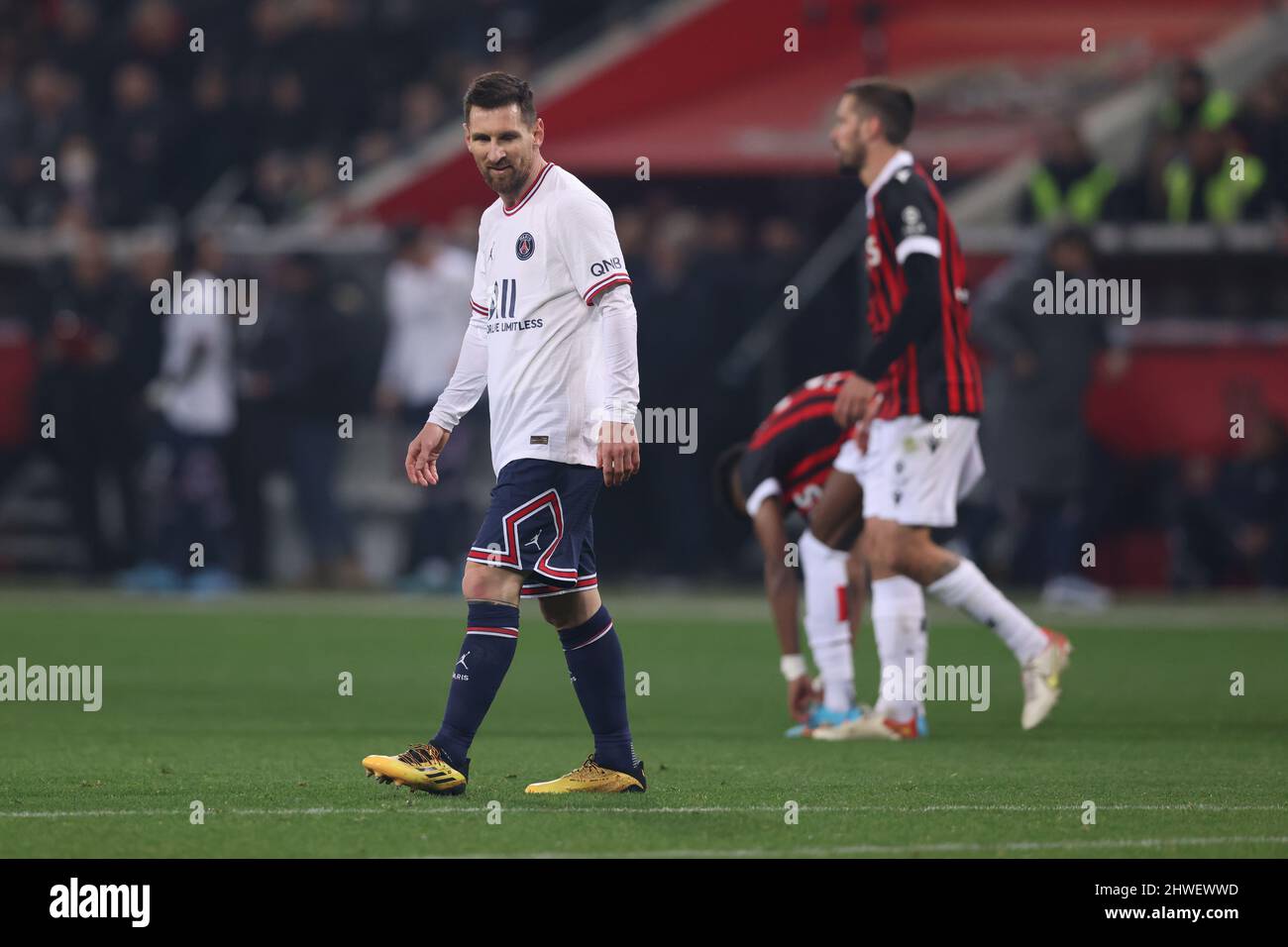 Nizza, Frankreich, 5.. März 2022. Lionel Messi vom PSG reagiert während des Spiels der Uber Eats Ligue 1 im Allianz Riviera Stadium in Nizza. Bildnachweis sollte lauten: Jonathan Moscrop / Sportimage Kredit: Sportimage/Alamy Live News Stockfoto