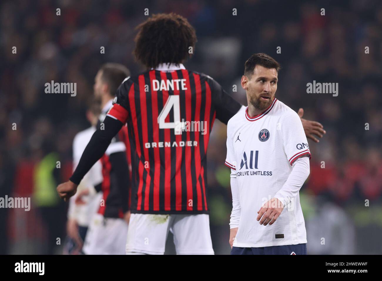 Nizza, Frankreich, 5.. März 2022. Lionel Messi von PSG schaut während des Spiels der Uber Eats Ligue 1 im Allianz Riviera Stadium, Nizza, auf. Bildnachweis sollte lauten: Jonathan Moscrop / Sportimage Kredit: Sportimage/Alamy Live News Stockfoto