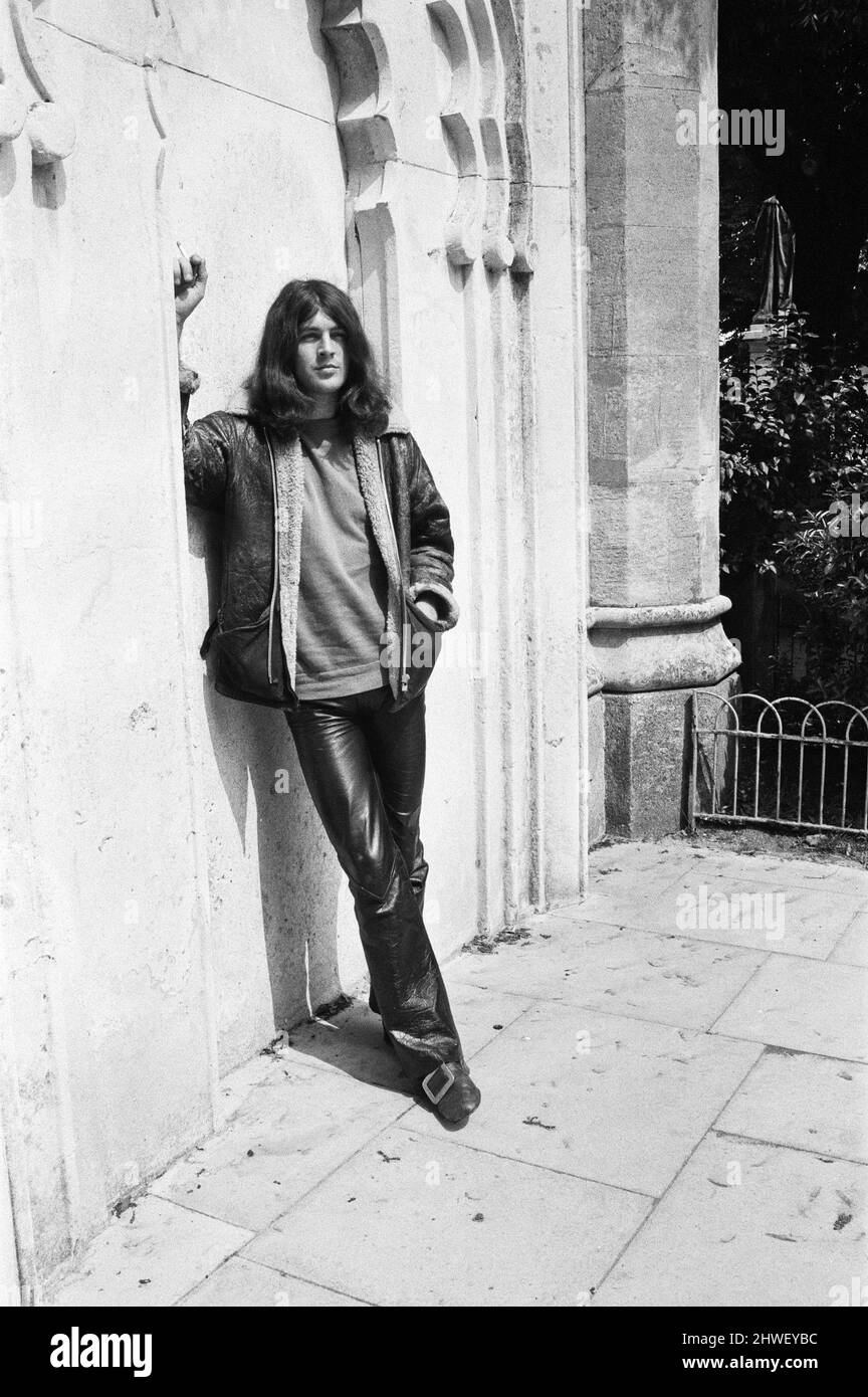 Ian Gillan, Sänger der Deep Purple Rockgruppe, abgebildet im Royal Pavillion Gardens in Brighton, East Sussex, nachdem angekündigt wurde, er würde die Rolle von Jesus Christus in einer Pop-Oper spielen.26.. Juni 1970. Stockfoto