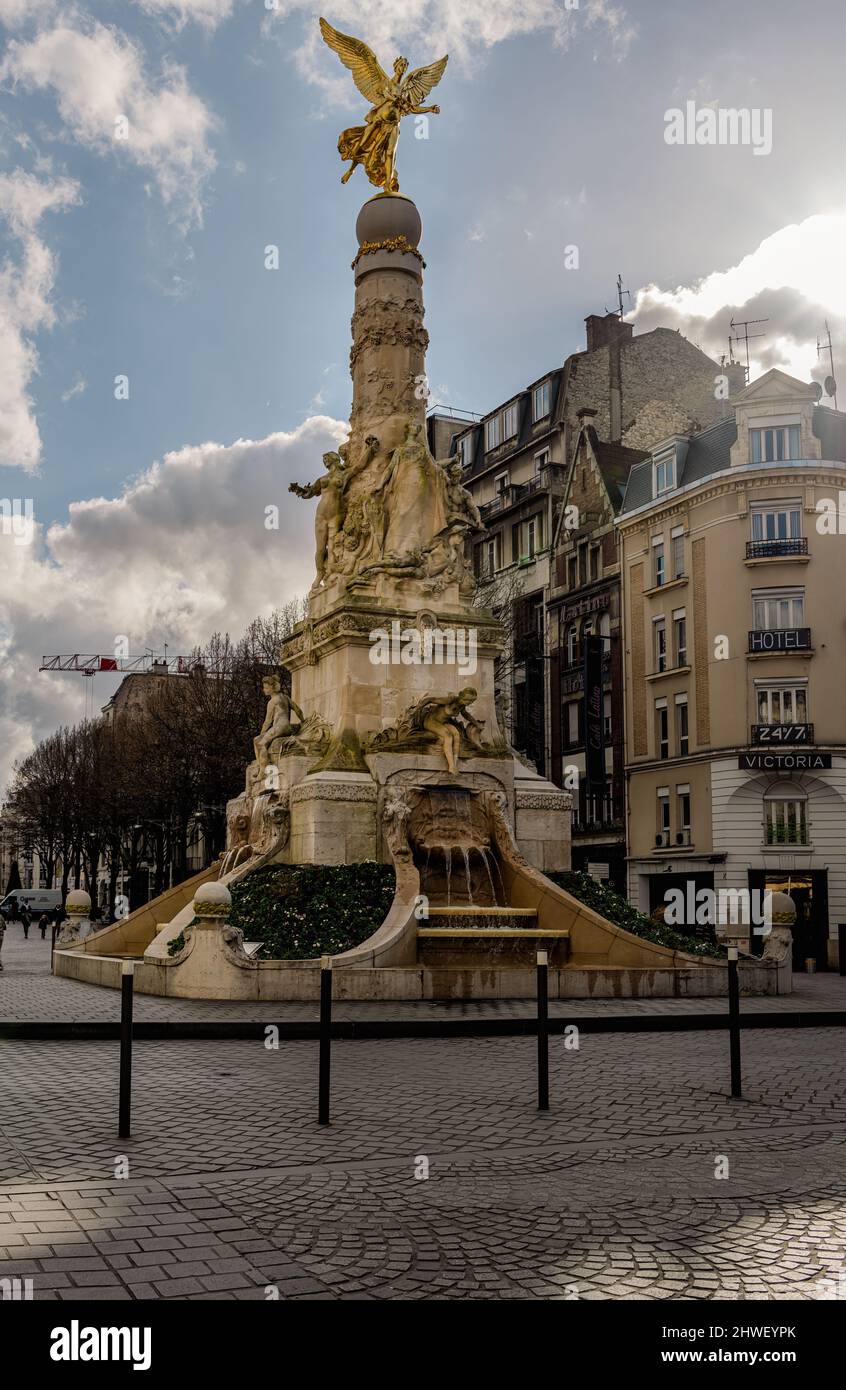 REIMS, FRANKREICH - 11.. FEBRUAR 2022:Fountain Subé, Drouet d'Erlon Square, Reims, Grand Est, Frankreich Stockfoto