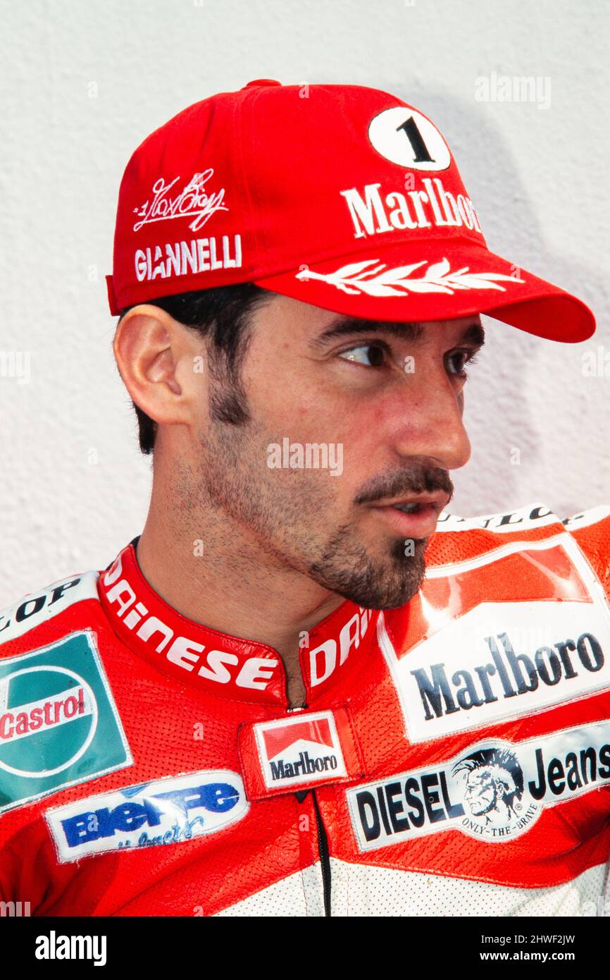 Motorrad-Weltmeister Massimiliano 'Max' Biaggi (ITA), italienischer Motorrad-Rennfahrer, Motorrad-Weltmeisterschaft 1997, #1 Marlboro Honda NSR 250 ccm. Stockfoto