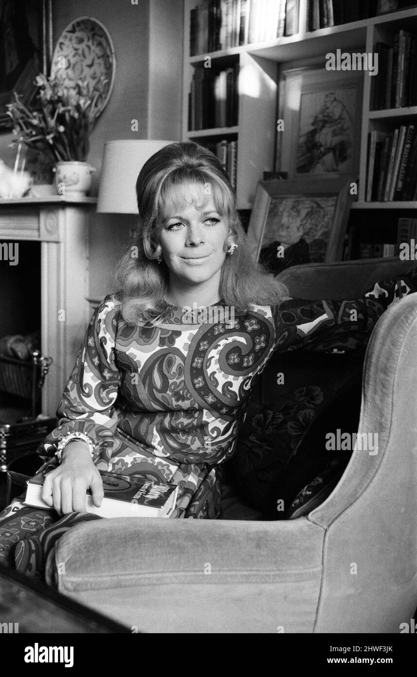 Lady Antonia Fraser in ihrem Haus im Holland Park, London. 16. Mai 1969. Stockfoto