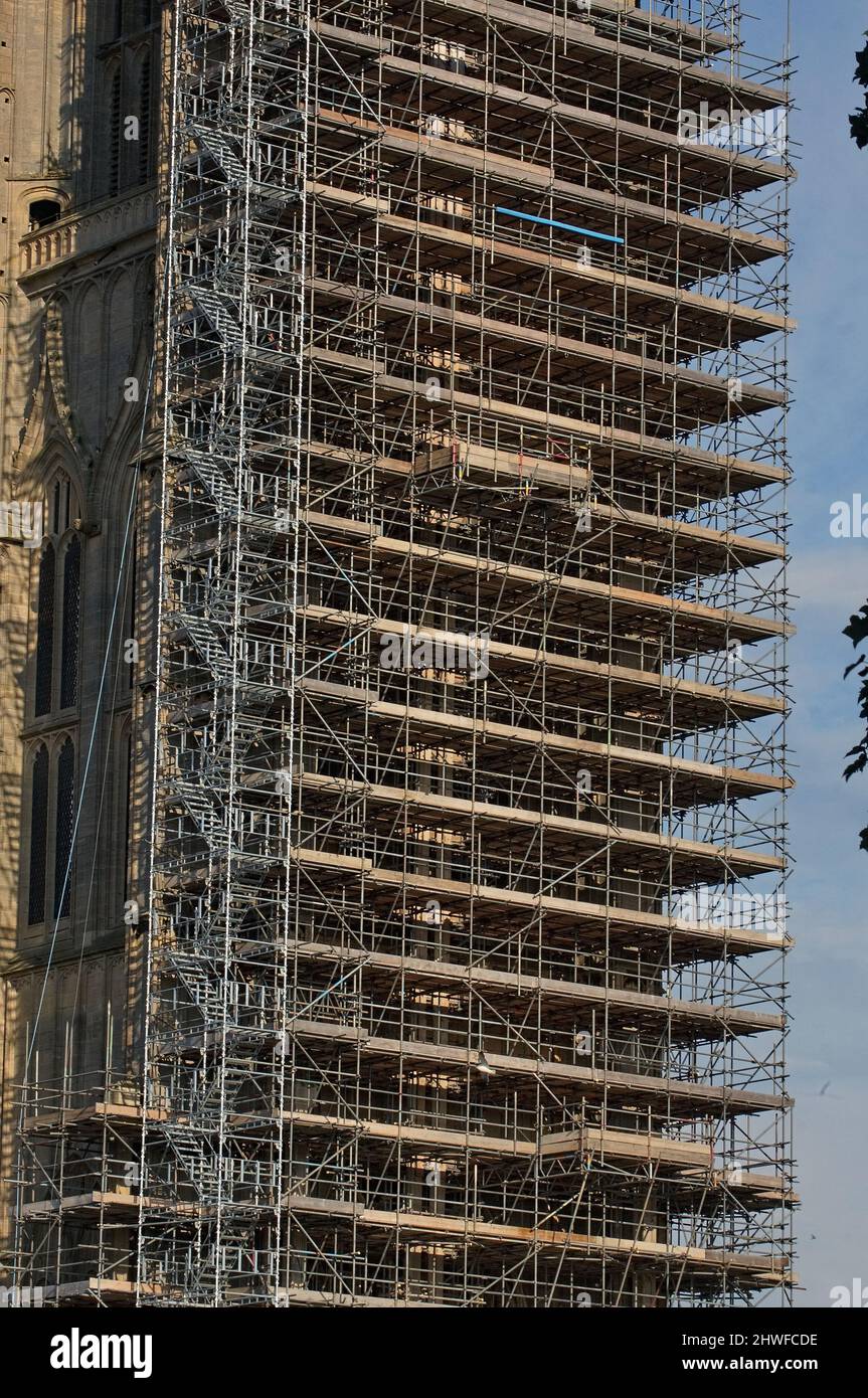 Mehrstöckiges Gerüst während der Renovierung des Bostoner Stumpfturms. Stockfoto