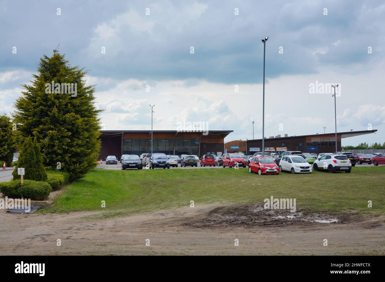 Impfzentrum COVID-19 in der Princess Royal Sports Arena am Stadtrand Stockfoto