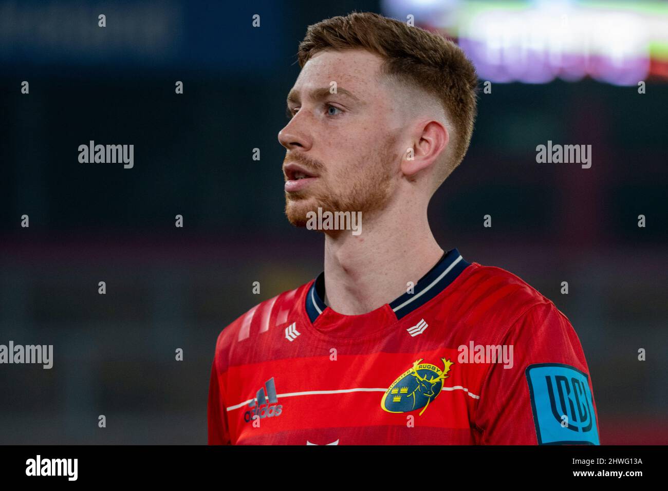 Limerick, Irland. 05. März 2022. Ben Healy von Munster dankt seinen Fans beim Spiel der United Rugby Championship Round 13 zwischen Munster Rugby und Dragons am 5. März 2022 im Thomond Park in Limerick, Irland (Foto von Andrew Surma/ Quelle: SIPA USA/Alamy Live News Stockfoto