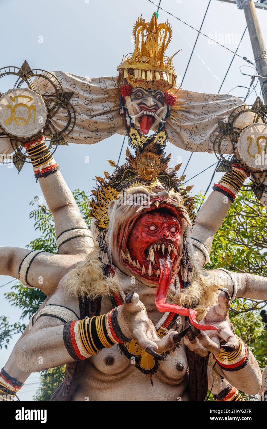 Ogoh-Ogoh, Dämonenstatue für die Ngrupuk-Parade am Vorabend des Nyepi-Tages, balinesisches Hindu-Neujahr. Details. Stockfoto