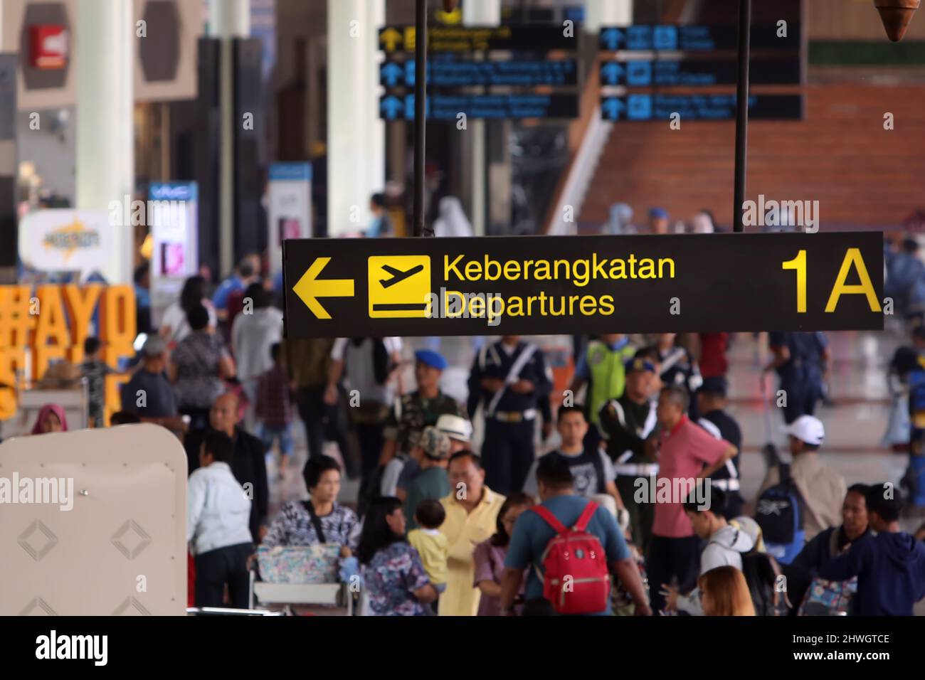Abfahrtschild am Terminal 1 Soekarno Hatta Airport, Tangerang, Banten Stockfoto