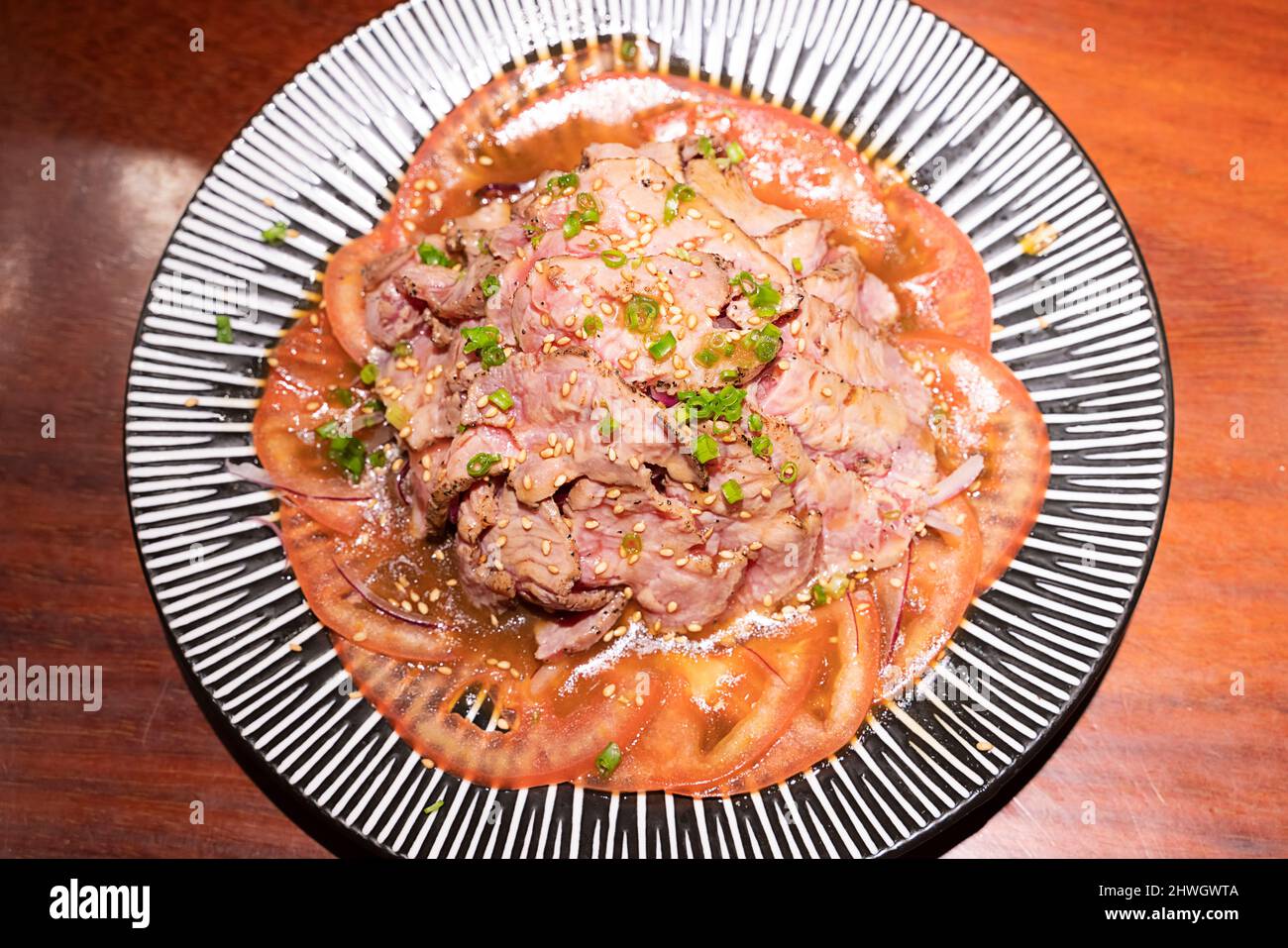 Ein köstliches halbgekochtes gelbes Rindfleisch Stockfoto