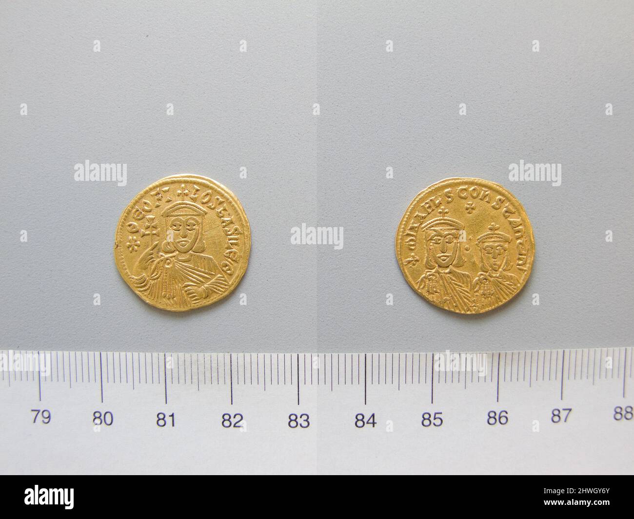 Solidus von Theophilus I; Michael II; Konstantin Sohn von Theophilus aus Konstantinopel. Herrscher: Theophilos I., Kaiser von Byzanz, 812–842, regiert 828–32Ruler: Michael II., Kaiser von Byzanz, 820–829Ruler n. Chr.: Konstantin Sohn des Theophilus, 833–835 Münzstätte: Konstantinopel Künstler: Unbekannt Stockfoto