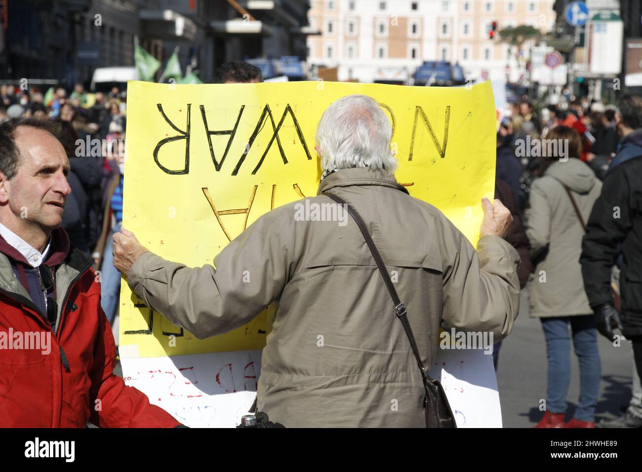 5.. März 2022 Anti-Kriegs-Protest - Menschen in Rom Italien demonstrieren gegen den Krieg in der Ukraine. Stockfoto